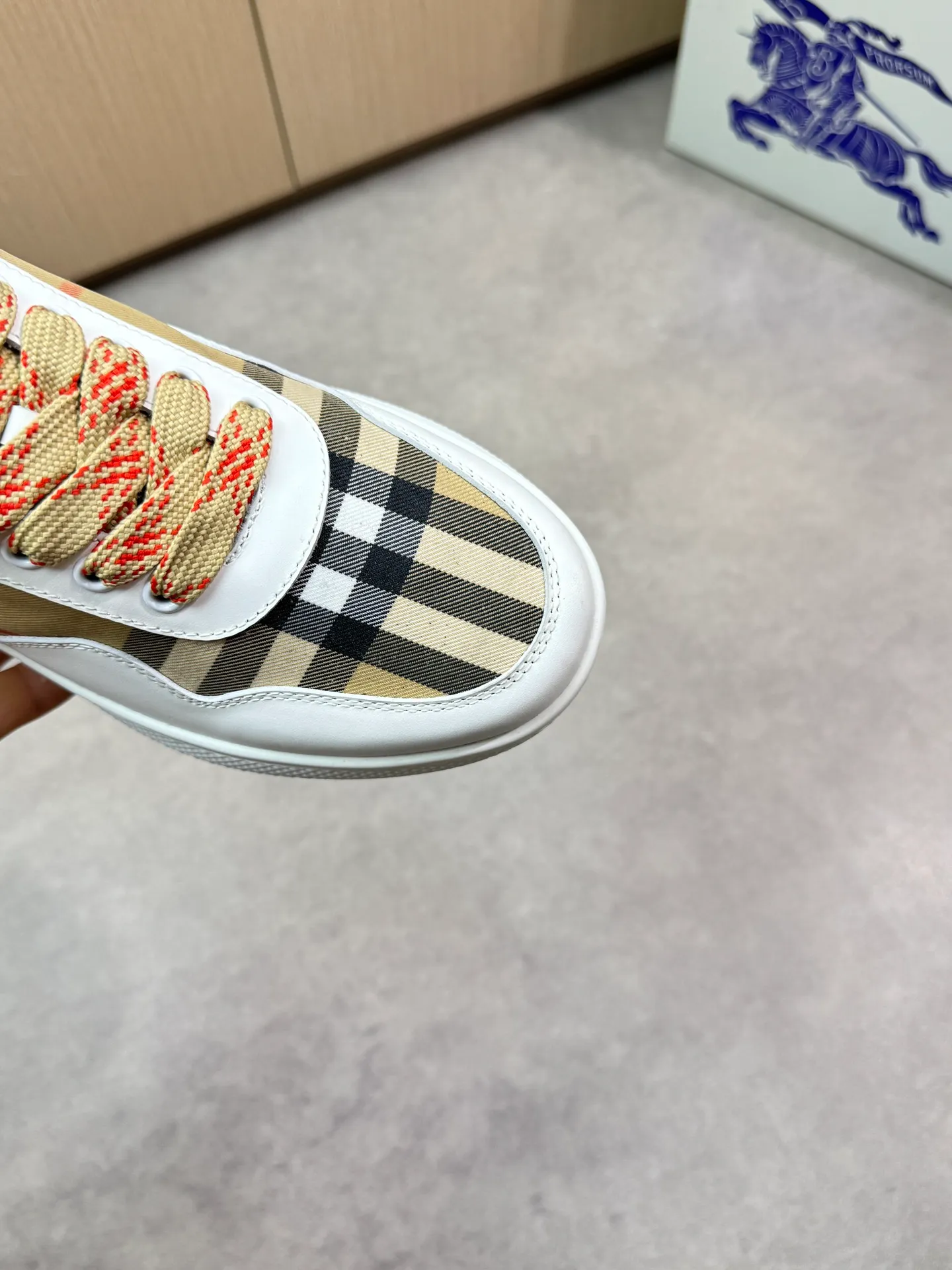 Men's shoes 💰P420💰[BURBERRY] Burberry - High-end quality original 🔍🔍🔍casual sports sneakers - Upper: imported 🔝 Napa calfskin, brand totem cloth, tongue brand cloth label - Lining: brand canvas, foot pad; water-dyed cowhide - Outsole: ultra-light TPR rubber; two-color molded outsole -Ultra-high quality control and fine workmanship: outstanding (high-end, extravagance, class) -Size: 38-44 (45 for men, can be customized)